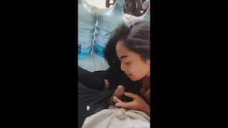 Ibu Rumah Tangga Digenjot Brutal Oleh Tukang Galon